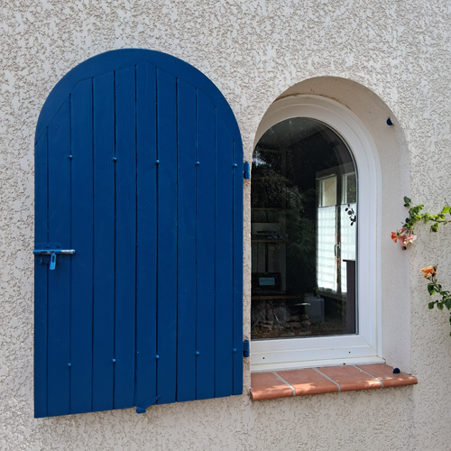 petit volet arrondi bleu marine