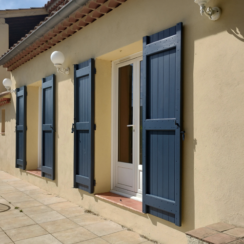 volets portes fenêtre bleus pétrole